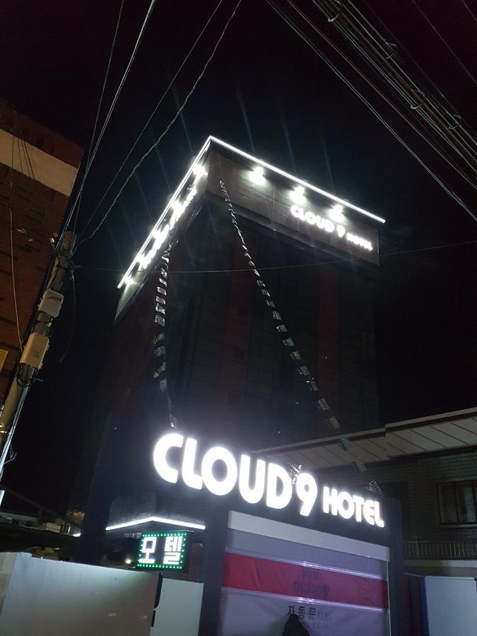 Cloud Nine Hotel Gimhae Exteriör bild